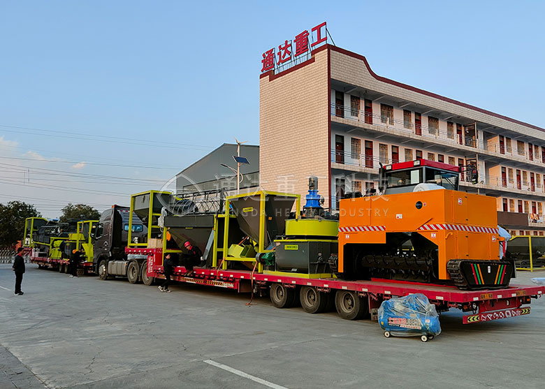 年產(chǎn)五萬噸有機(jī)肥生產(chǎn)線發(fā)貨現(xiàn)場 年產(chǎn)五萬噸有機(jī)肥生產(chǎn)線發(fā)貨現(xiàn)場